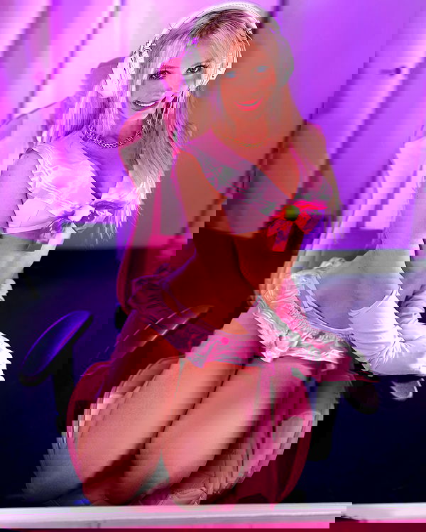 emxllouise2 image ~ Altpins