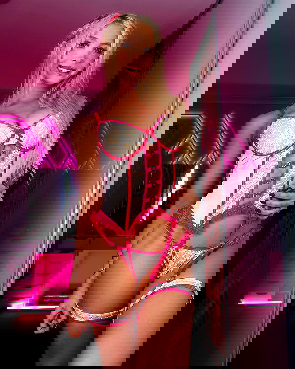 emxllouise2 image ~ Altpins