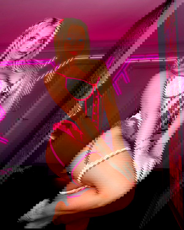 emxllouise2 image ~ Altpins