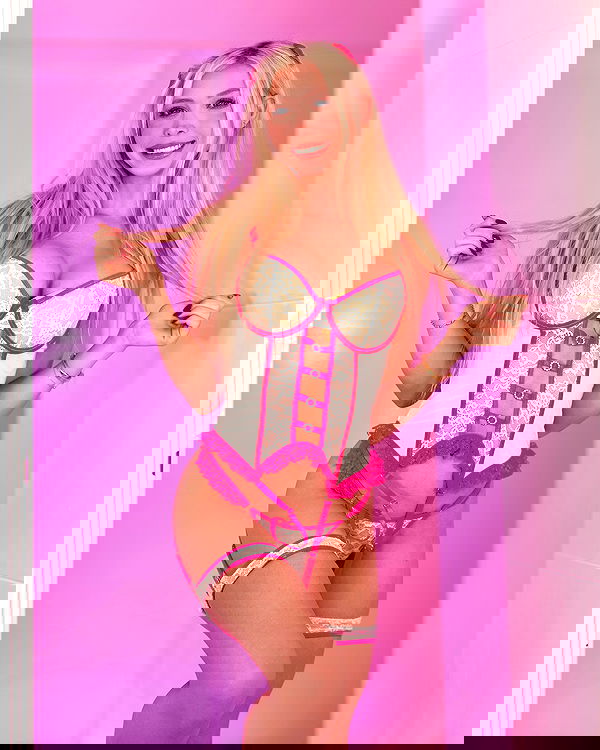 emxllouise2 image ~ Altpins