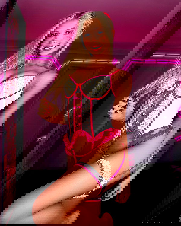 emxllouise2 image ~ Altpins