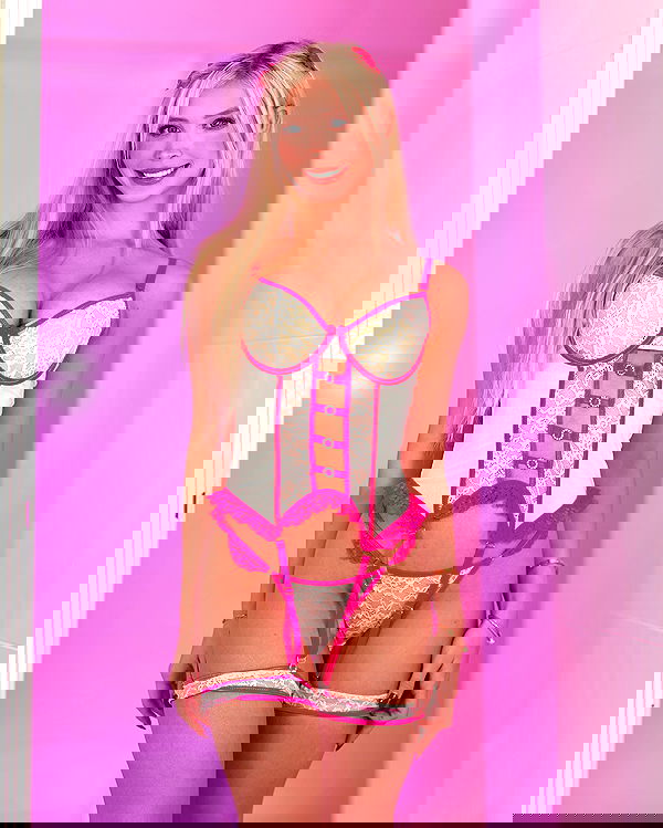 emxllouise2 image ~ Altpins