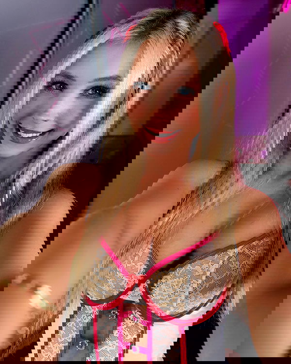 emxllouise2 image ~ Altpins