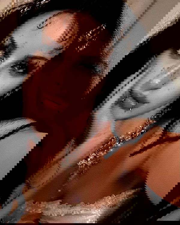 evameganosova image ~ Altpins