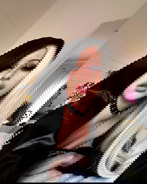 evameganosova image ~ Altpins