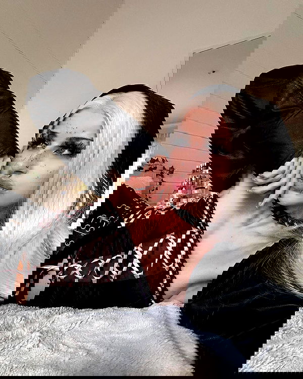 evameganosova image ~ Altpins