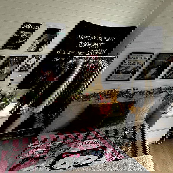 evameganosova image ~ Altpins