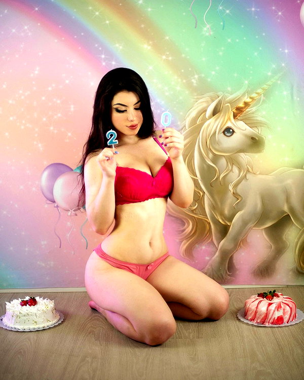 fegalvao_ instagram image archive image