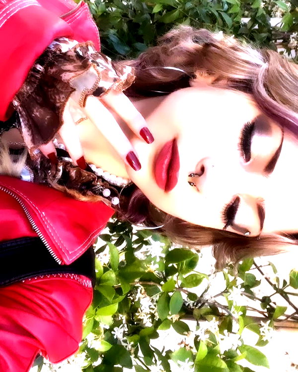 femme.fatale_8 femme.fatale_8 archive image