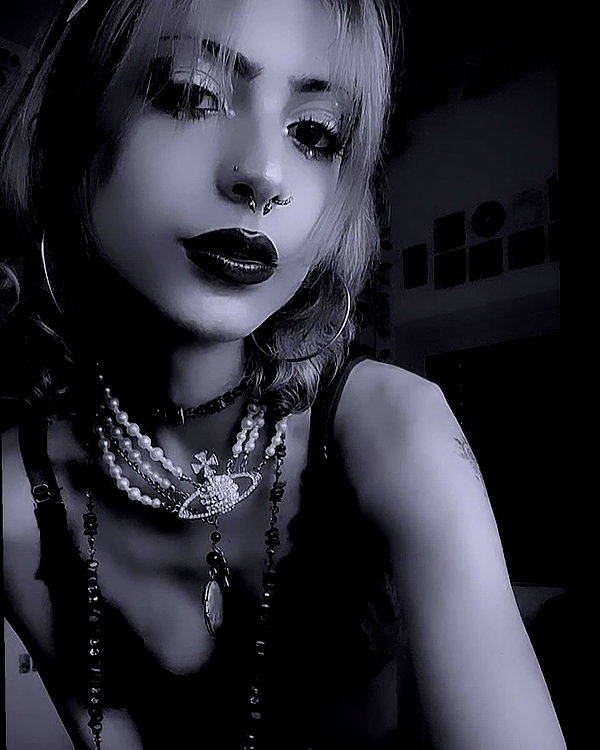 femme.fatale_8 femme.fatale_8 archive image
