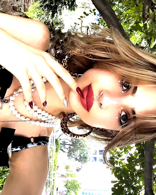 femme.fatale_8 femme.fatale_8 archive image