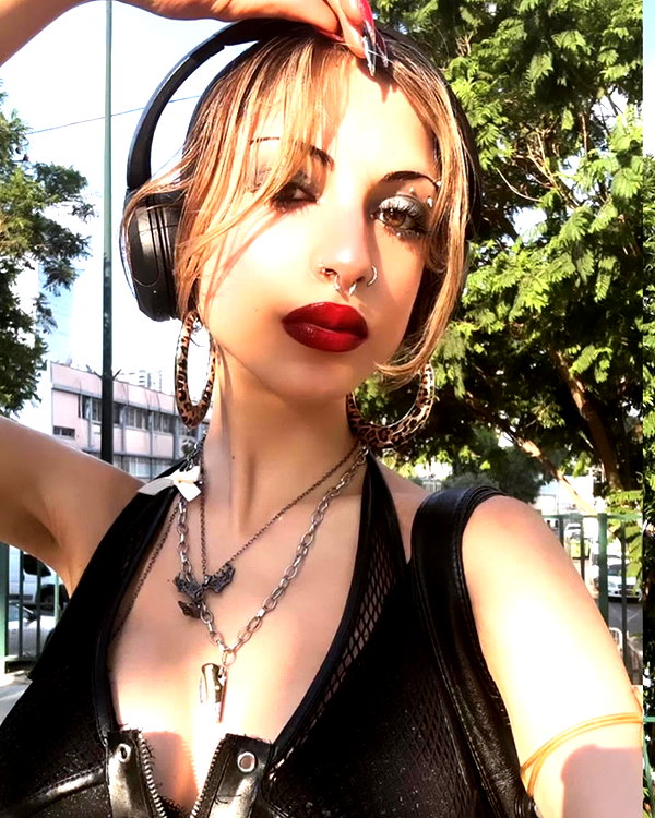 femme.fatale_8 femme.fatale_8 archive image