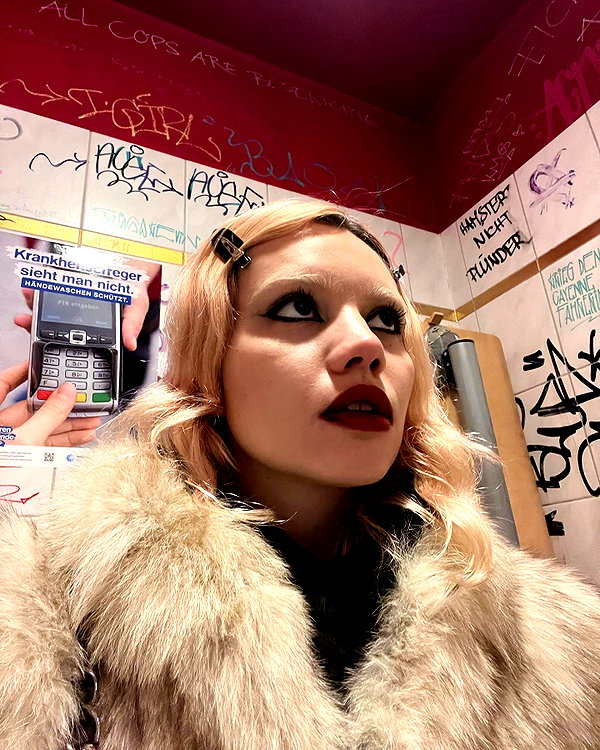 florenceros.e instagram image archive image