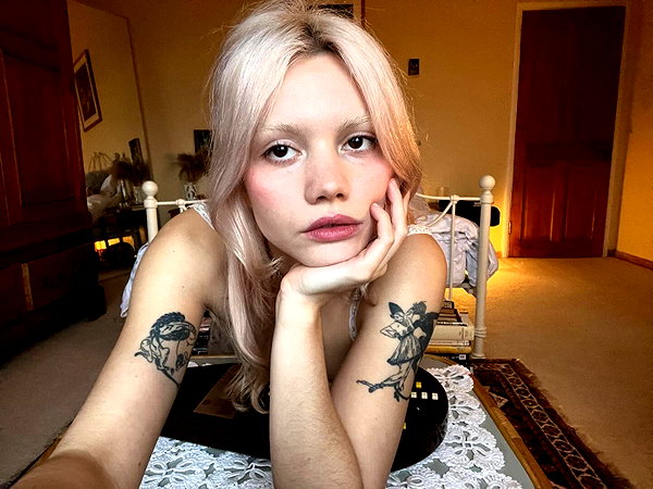 florenceros.e instagram image archive image