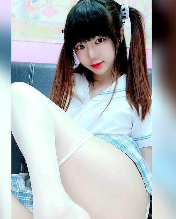 iamdorasnow instagram image archive image