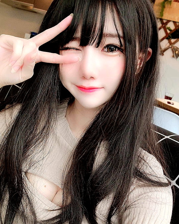 iamdorasnow instagram image archive image