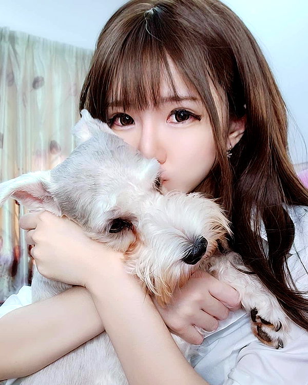 iamdorasnow instagram image archive image