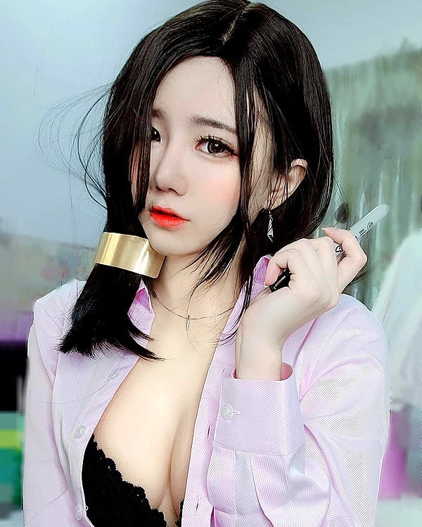 iamdorasnow instagram image archive image