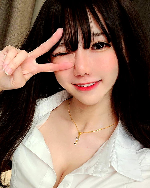 iamdorasnow instagram image archive image