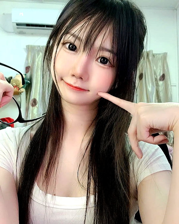 iamdorasnow instagram image archive image