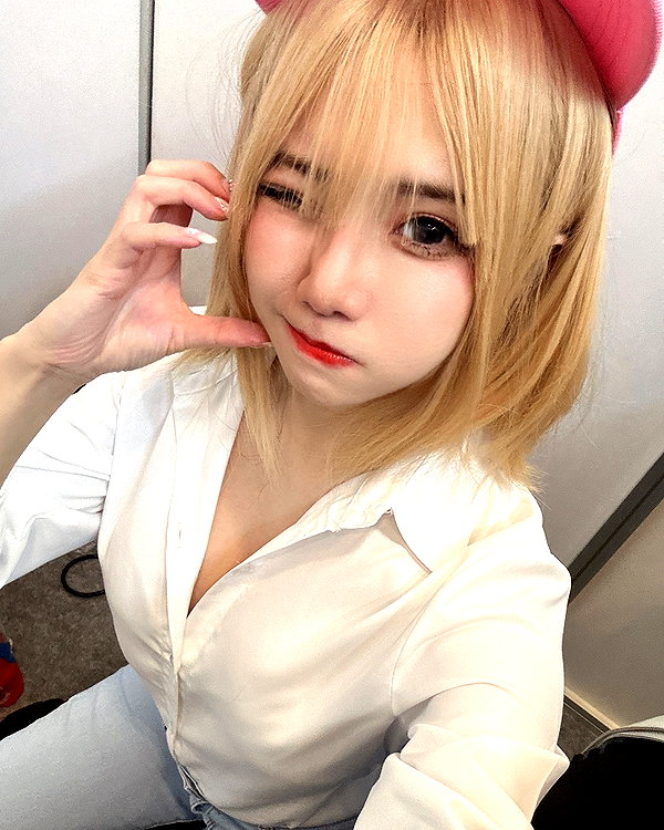 iamdorasnow instagram image archive image