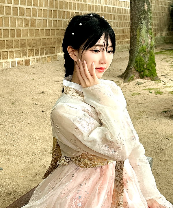 iamdorasnow instagram image archive image