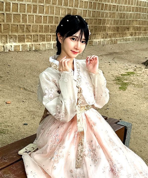iamdorasnow instagram image archive image