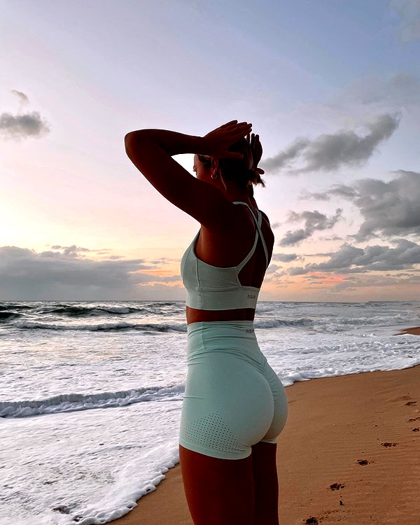 itshollynewton instagram image archive image