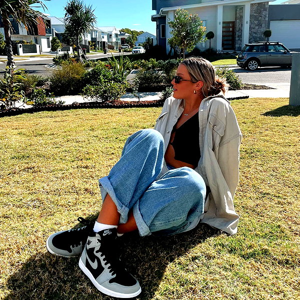 itshollynewton instagram image archive image