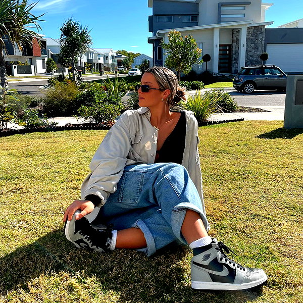 itshollynewton instagram image archive image