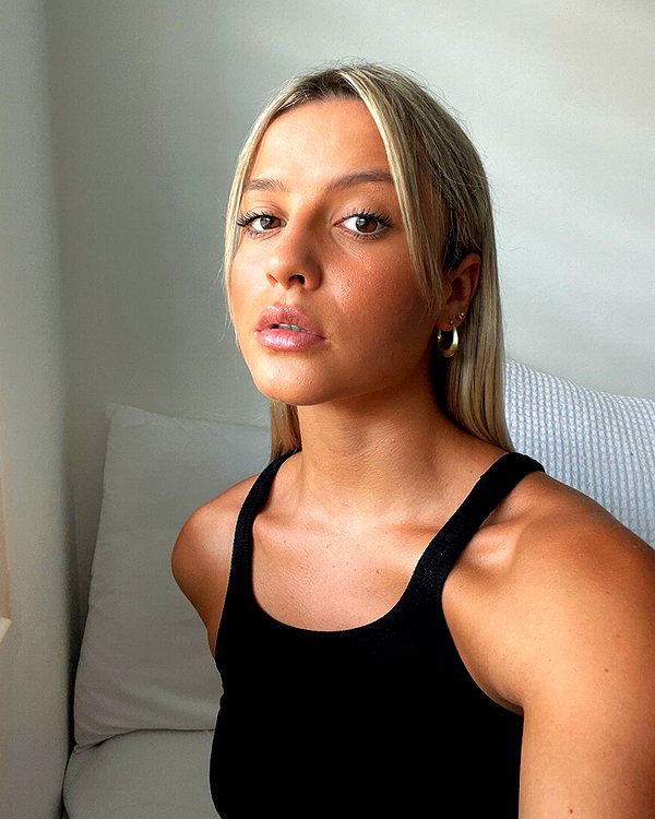 itshollynewton instagram image archive image