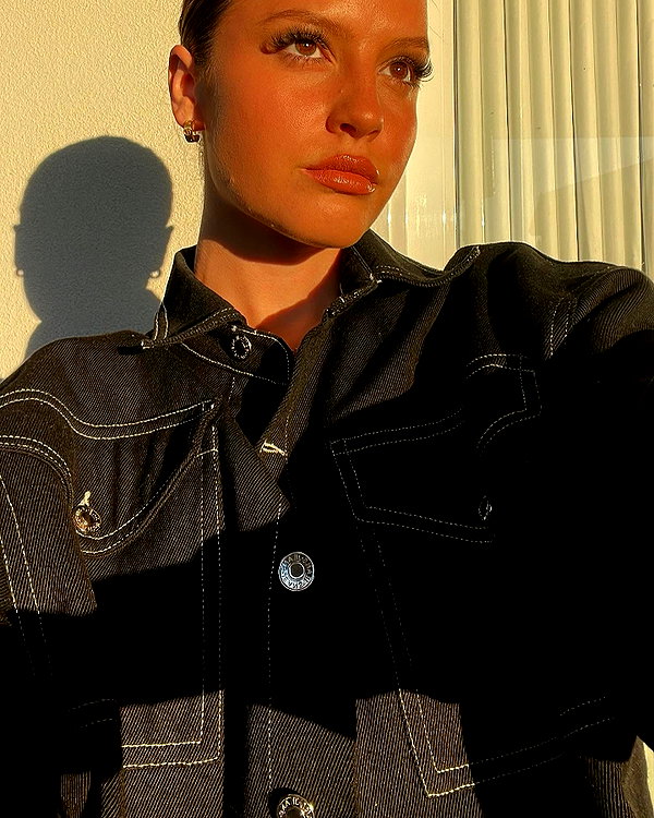 itshollynewton instagram image archive image