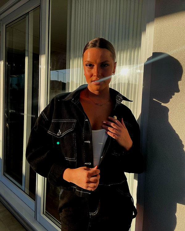 itshollynewton instagram image archive image