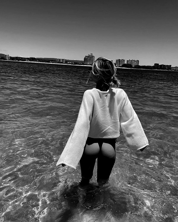 itshollynewton instagram image archive image