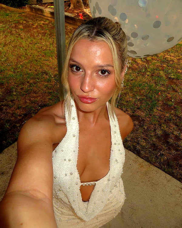 itshollynewton instagram image archive image