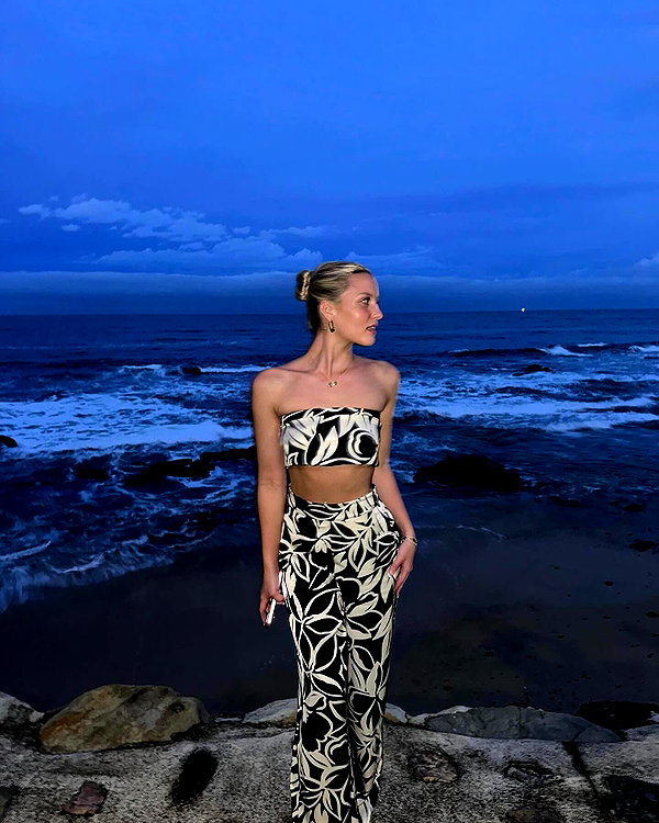 itshollynewton instagram image archive image