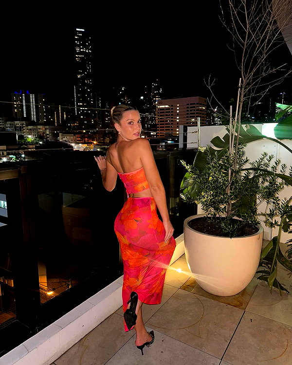 itshollynewton instagram image archive image