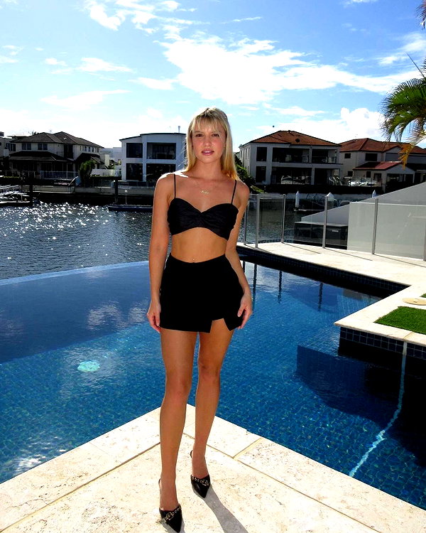 itshollynewton instagram image archive image