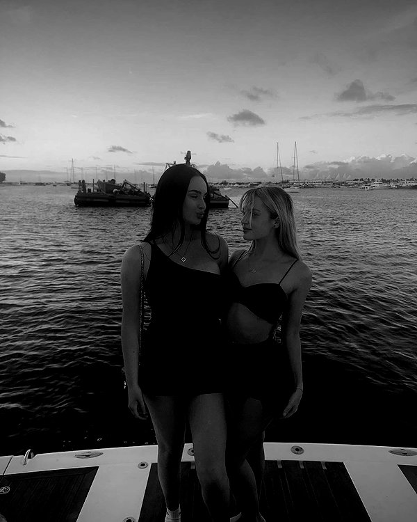 itshollynewton instagram image archive image