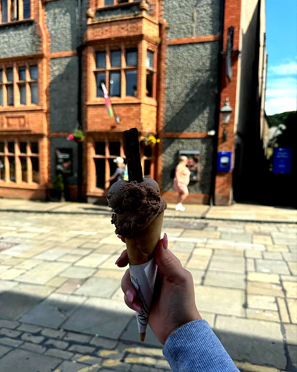 itshollynewton instagram image archive image