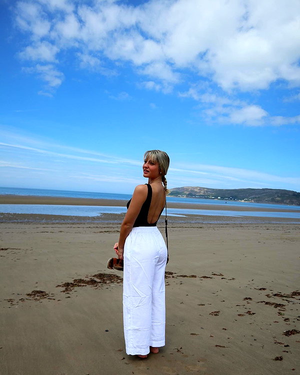 itshollynewton instagram image archive image