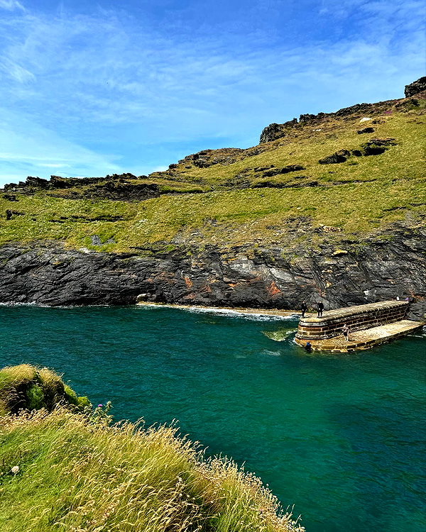 itshollynewton itshollynewton archive image