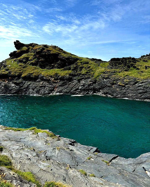itshollynewton itshollynewton archive image