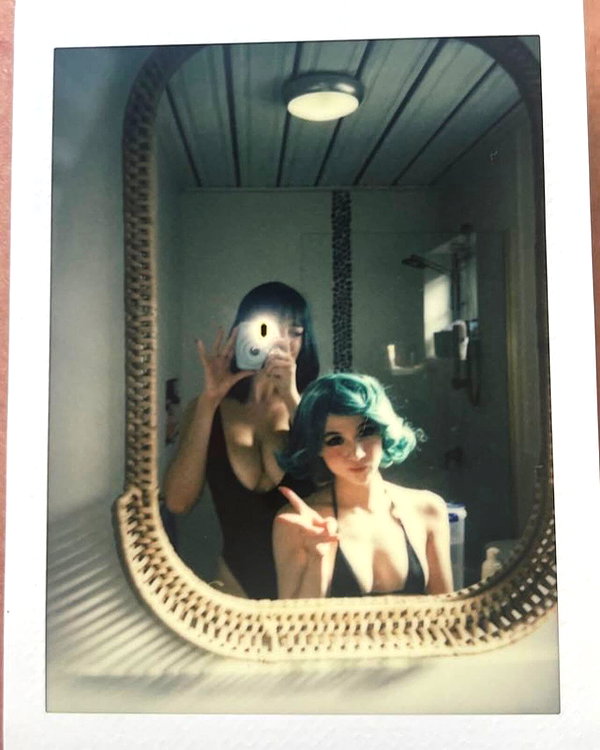 itsrowsvee instagram image archive image