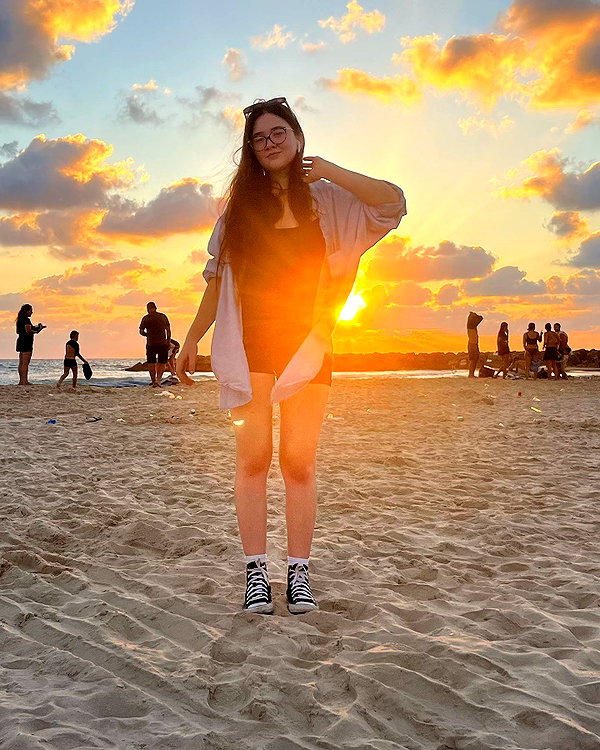 izabellamamont_ izabellamamont_ archive image