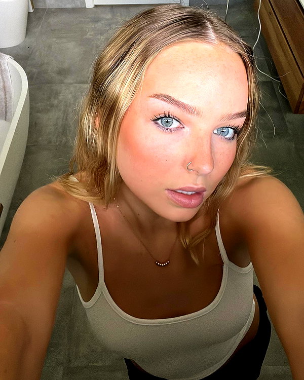 izzyyross__ instagram image archive image