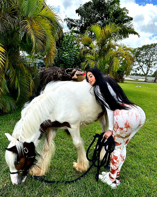 jailyneojeda instagram image archive image
