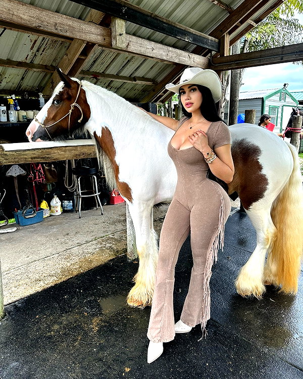 jailyneojeda instagram image archive image