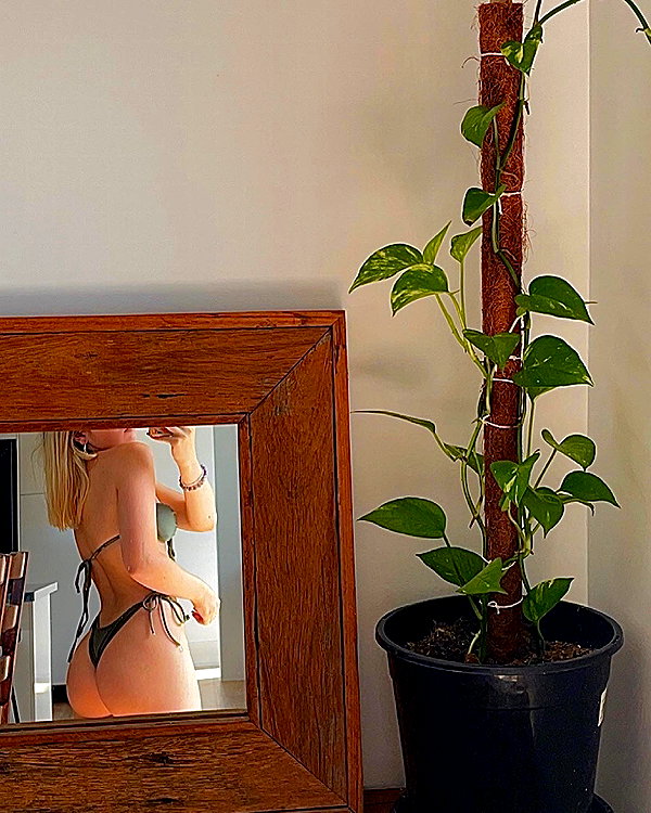 jess.burtonnn instagram image archive image