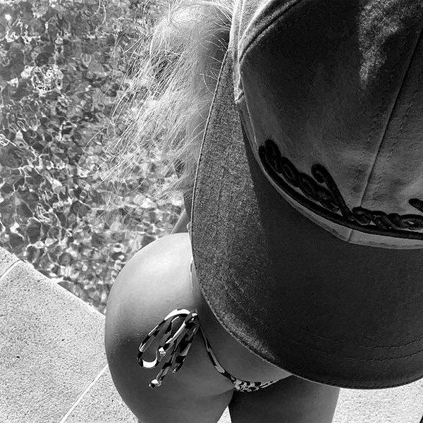 jess.burtonnn instagram image archive image